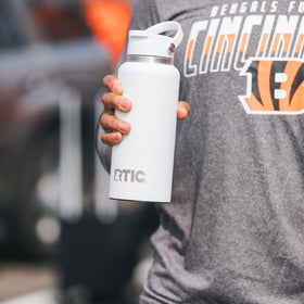 RTIC Outback bottle silent silicone base protects surfaces