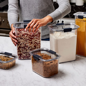 Leakproof, airtight system minimizes spills during packing and prep.