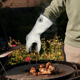 Safety Protection Lingli waterproof barbecue gloves keep hands dry while grilling and washing produce.