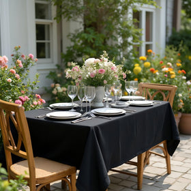 Sancua black polyester cloth adds a sophisticated dining ambiance.