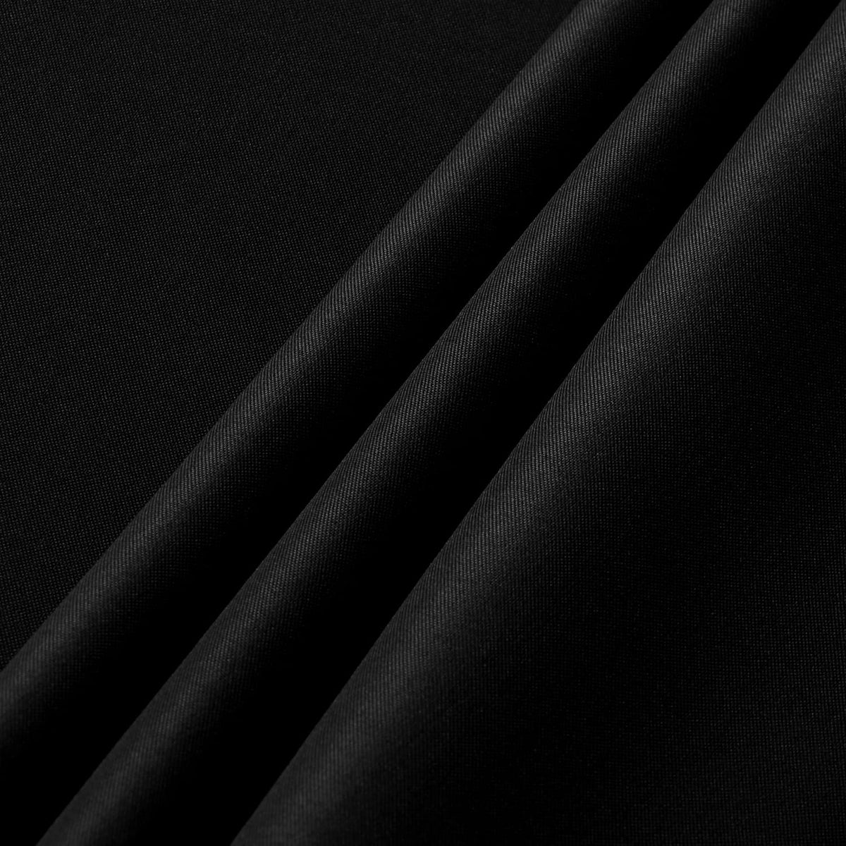 Machine-washable Sancua tablecloth demonstrating easy care.