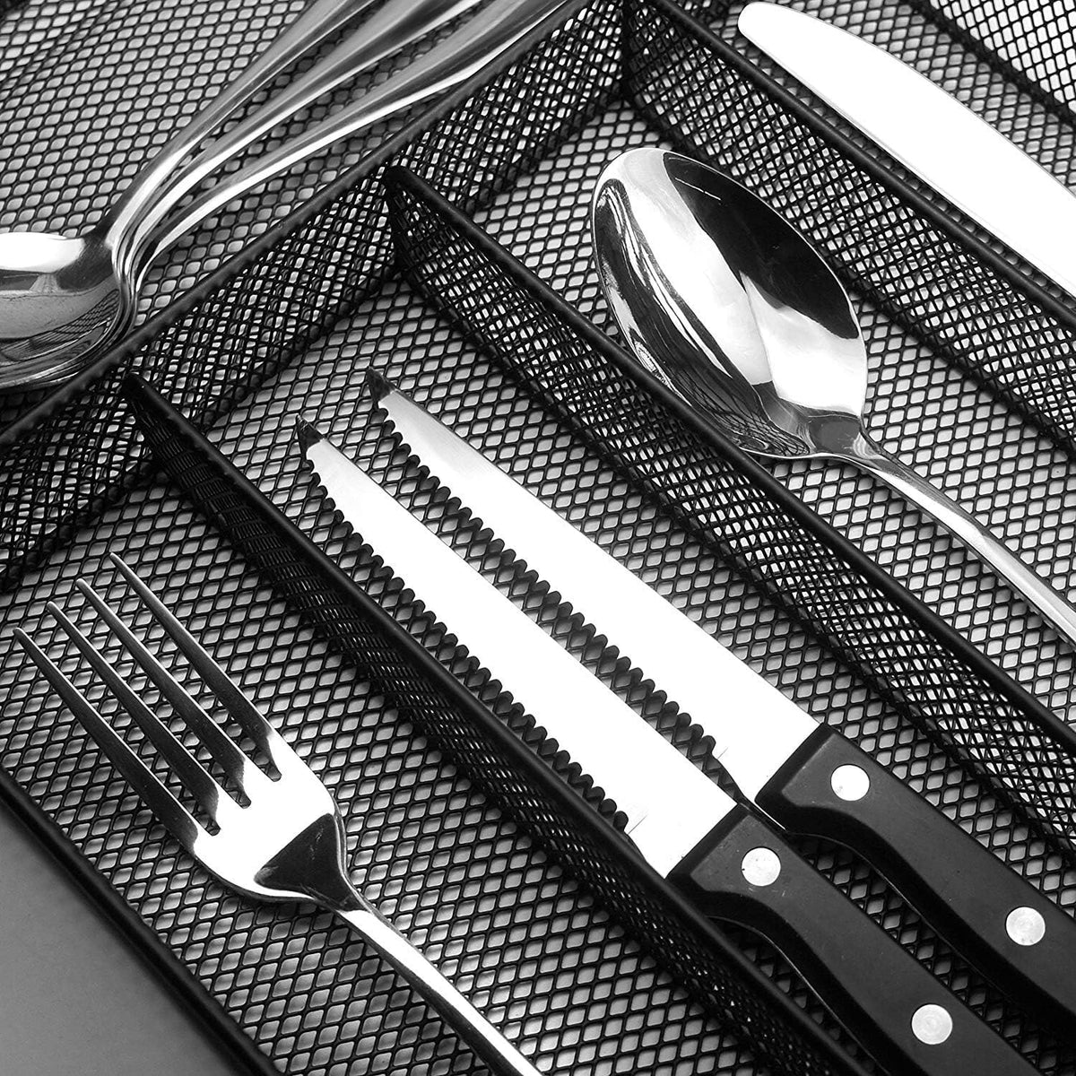Sedegn six-compartment tray maximizes capacity while staying easy to clean.