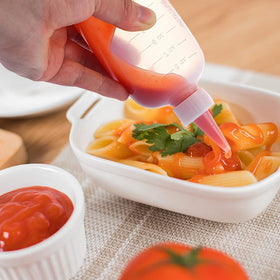 Seewavom syrup-dressing bottle ideal for kitchen tasks.