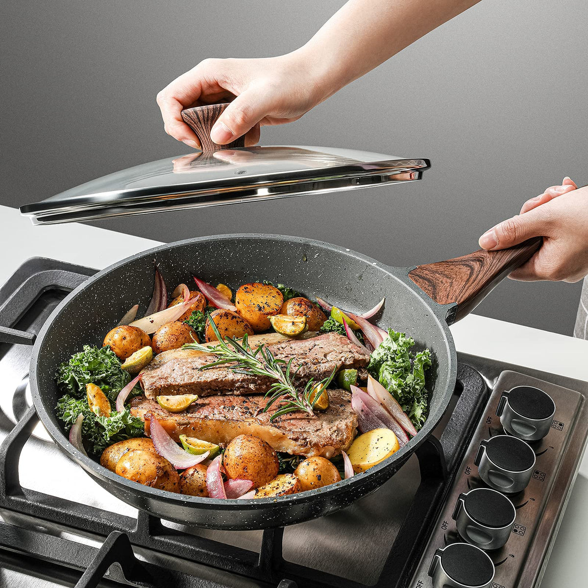 SENSARTE omelet pan with lid in action for fluffy eggs
