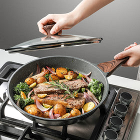 SENSARTE omelet pan with lid in action for fluffy eggs