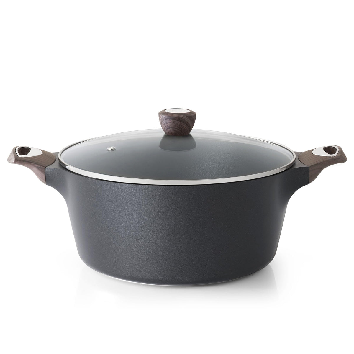 SENSARTE nonstick stockpot with lid for safe simmering and monitoring.