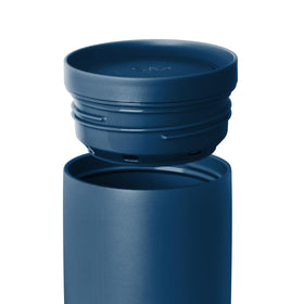 Voyager double-wall insulation keeps beverages hot or cold for hours.