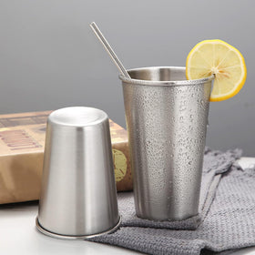 SMLIXE party and camping beverage cups that resist drops and scratches.