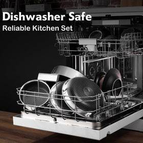 SNOWCLAD oven-to-stovetop versatility demonstrated for easy transitions.