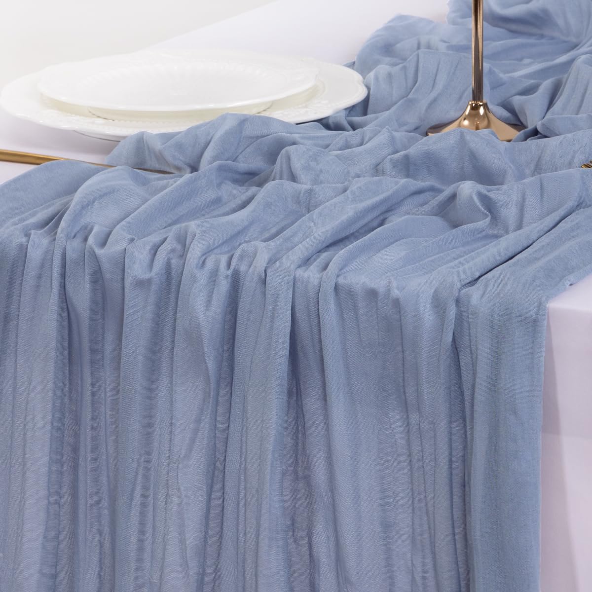 Socomi 120-inch runner features reinforced edges to prevent fraying