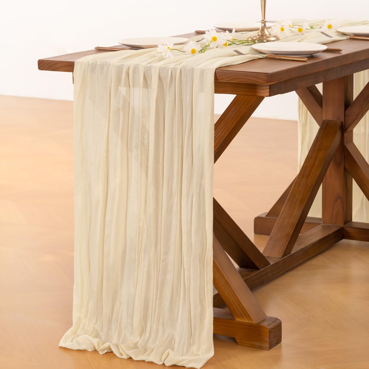 Socomi edge-stitched runner showing fray-resistant finish for a polished look.