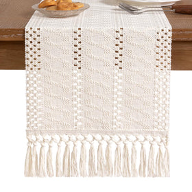 Socomi farmhouse decor idea for dining rooms, dressers, and coffee tables.