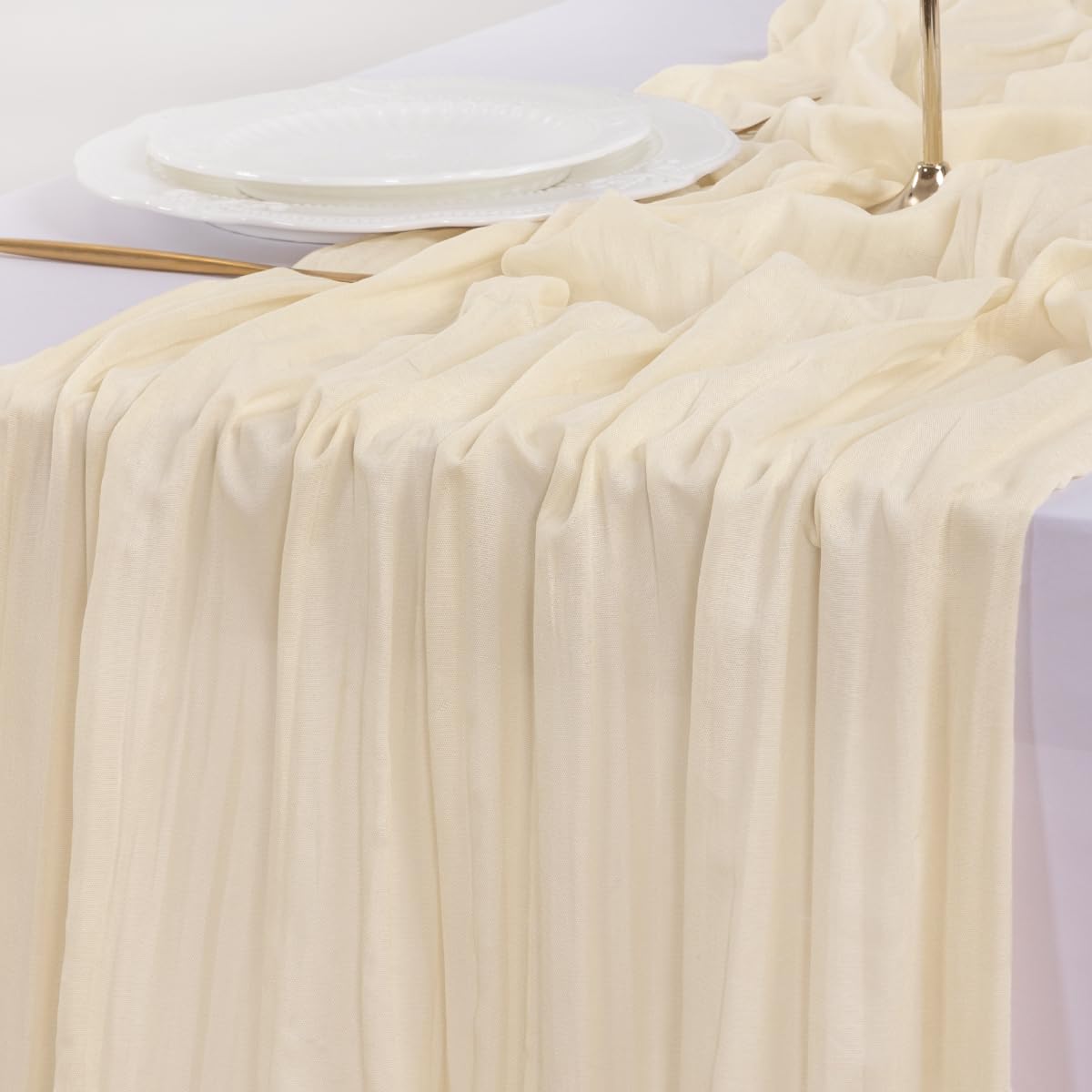 Socomi rustic wedding runner emphasizes durable edges and timeless style.