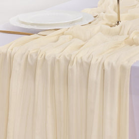 Socomi rustic wedding runner emphasizes durable edges and timeless style.