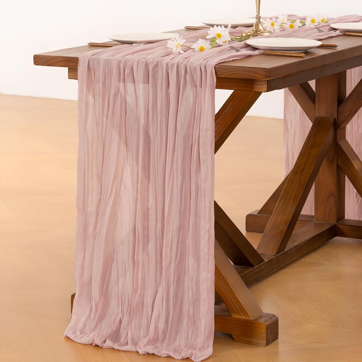 Socomi elegant table runner with natural dye for rustic weddings.