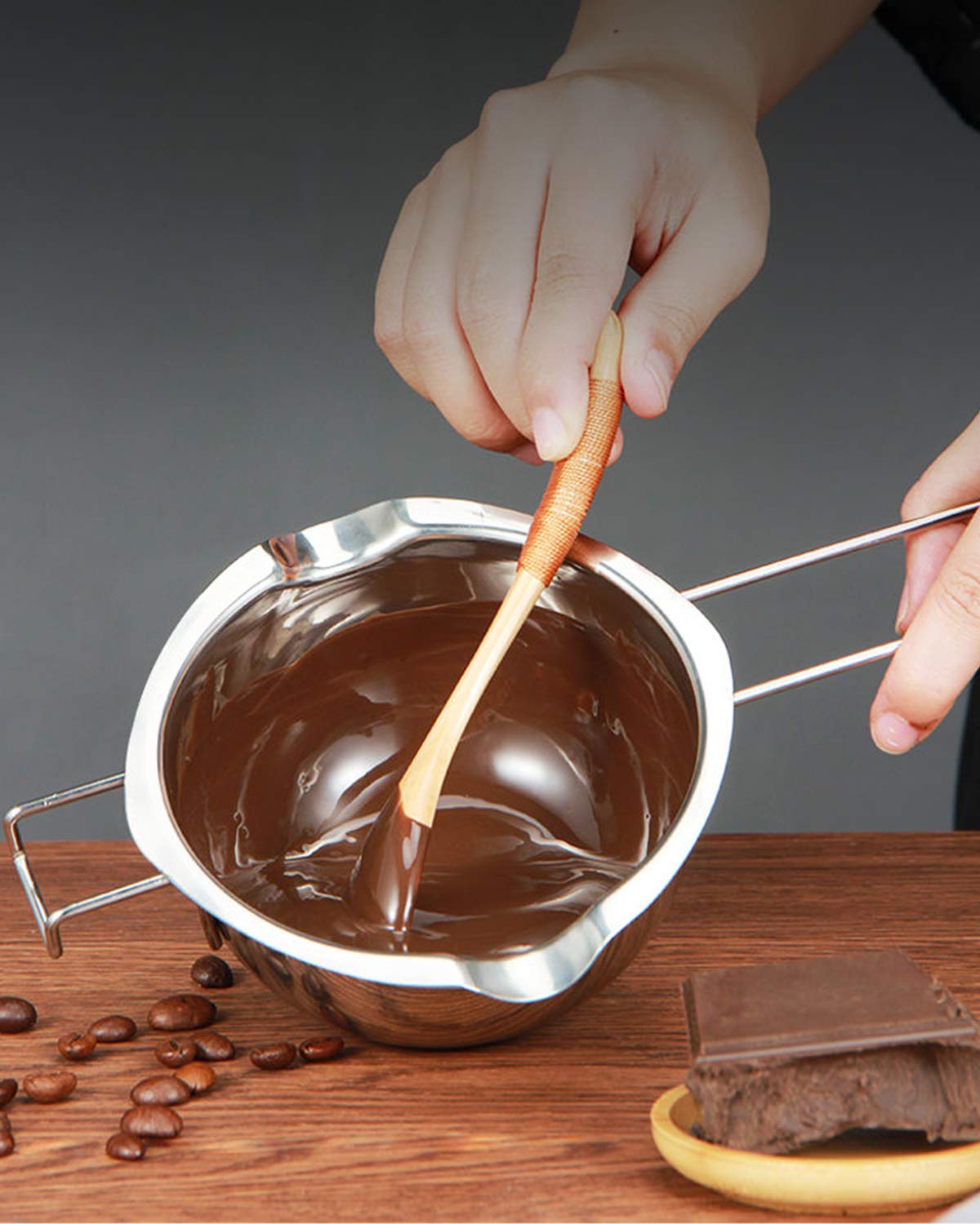 Songziming front hook prevents sliding for stable, safe pouring.