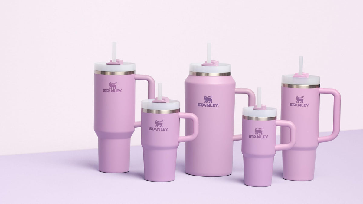 STANLEY Quencher H2.0 lilac double-wall insulation keeps drinks cold or hot longer.