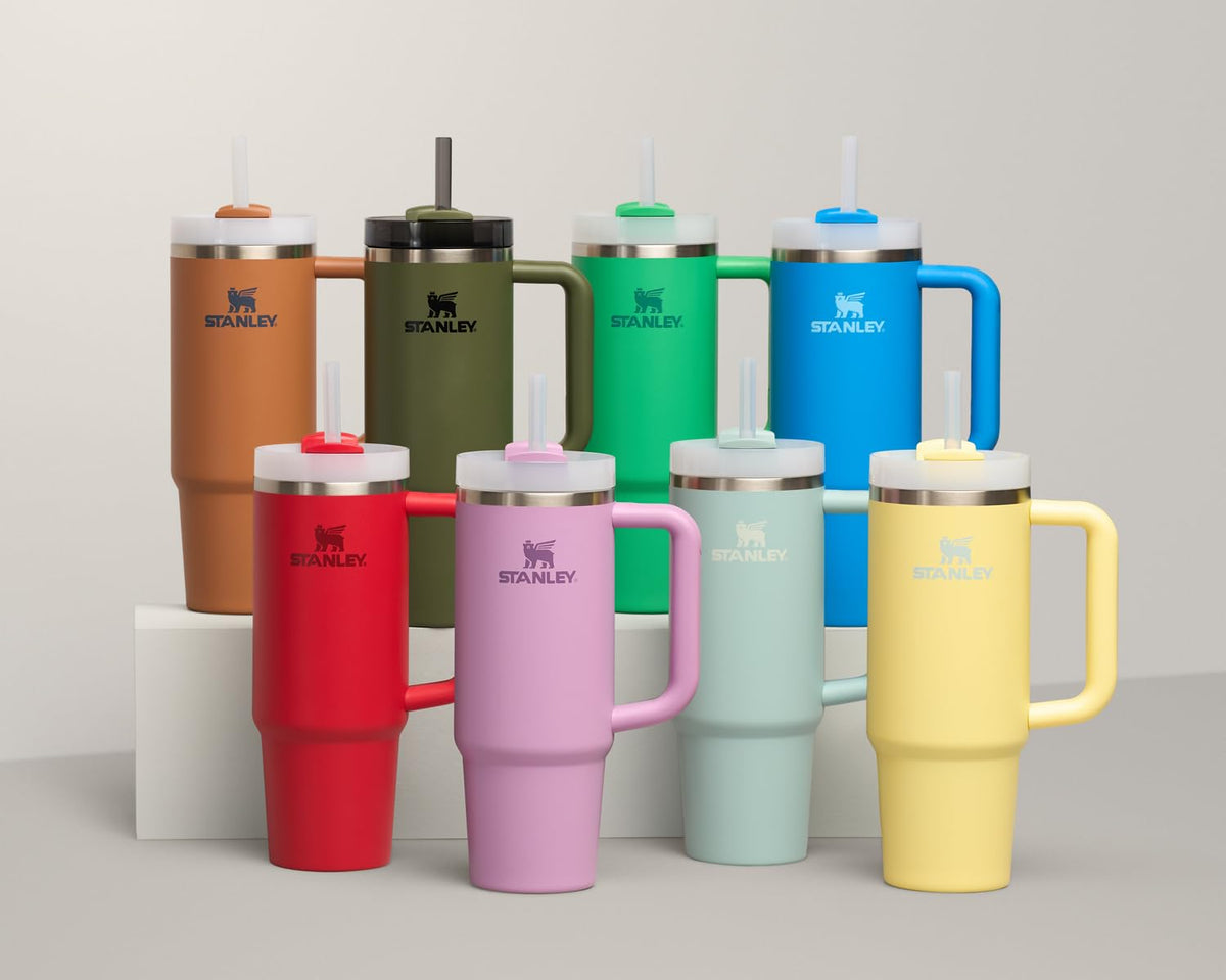 Double-wall vacuum insulation preserving cold and iced drinks