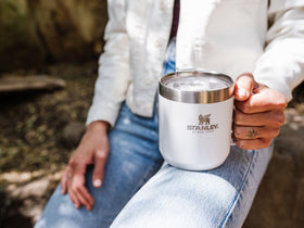 STANLEY Stay-Hot Camp Mug 12 oz lid close-up shows secure press-fit design preventing spills.
