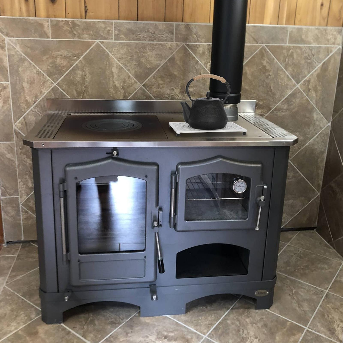 Rustic white metal trivet by Sumnacon with durable heat resistance.