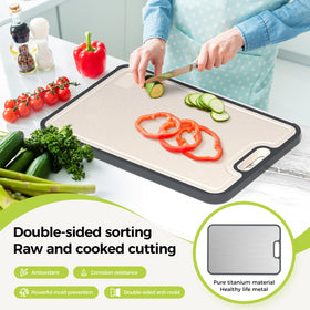 Sumzzz titanium cutting board PP side offers lightweight handling and easy cleaning.