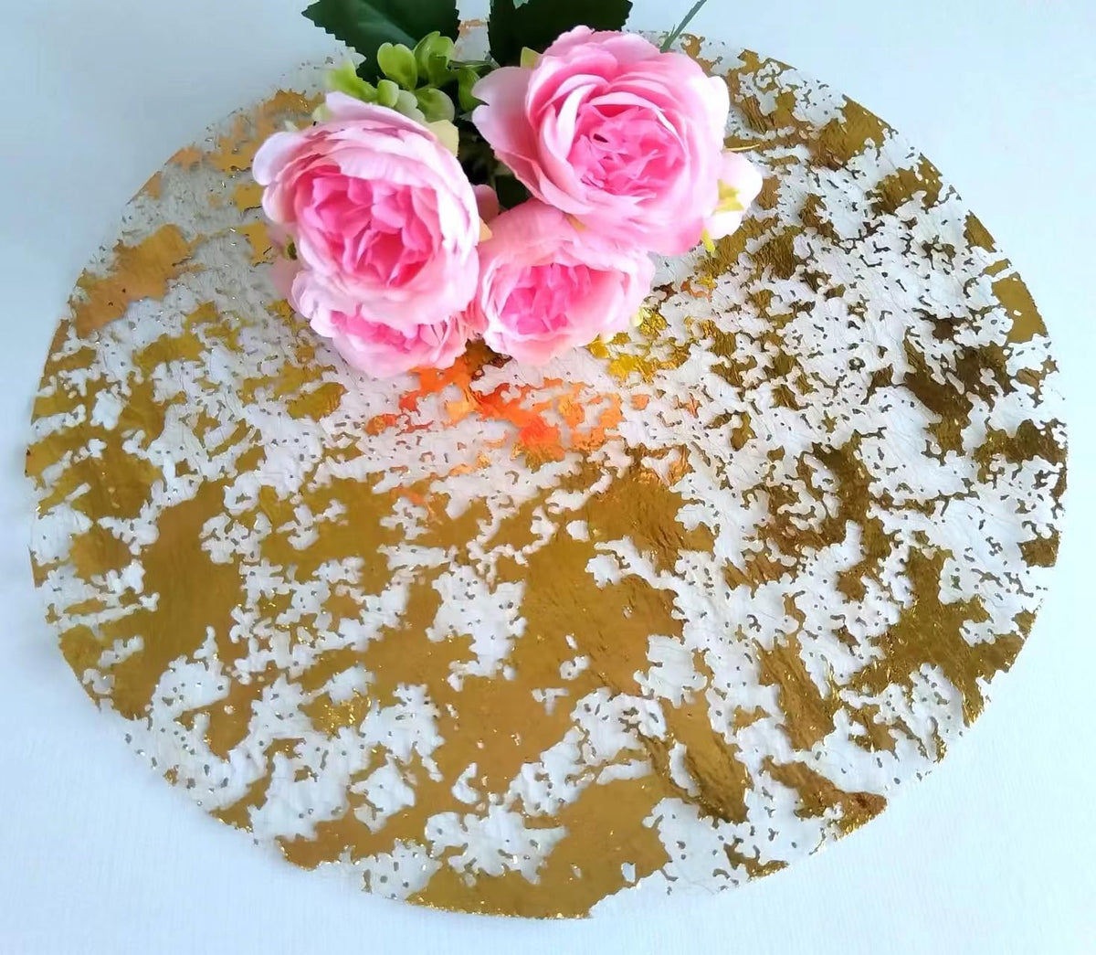 Sunlunckystar placemats show metallic gold foil mesh for festive sparkle