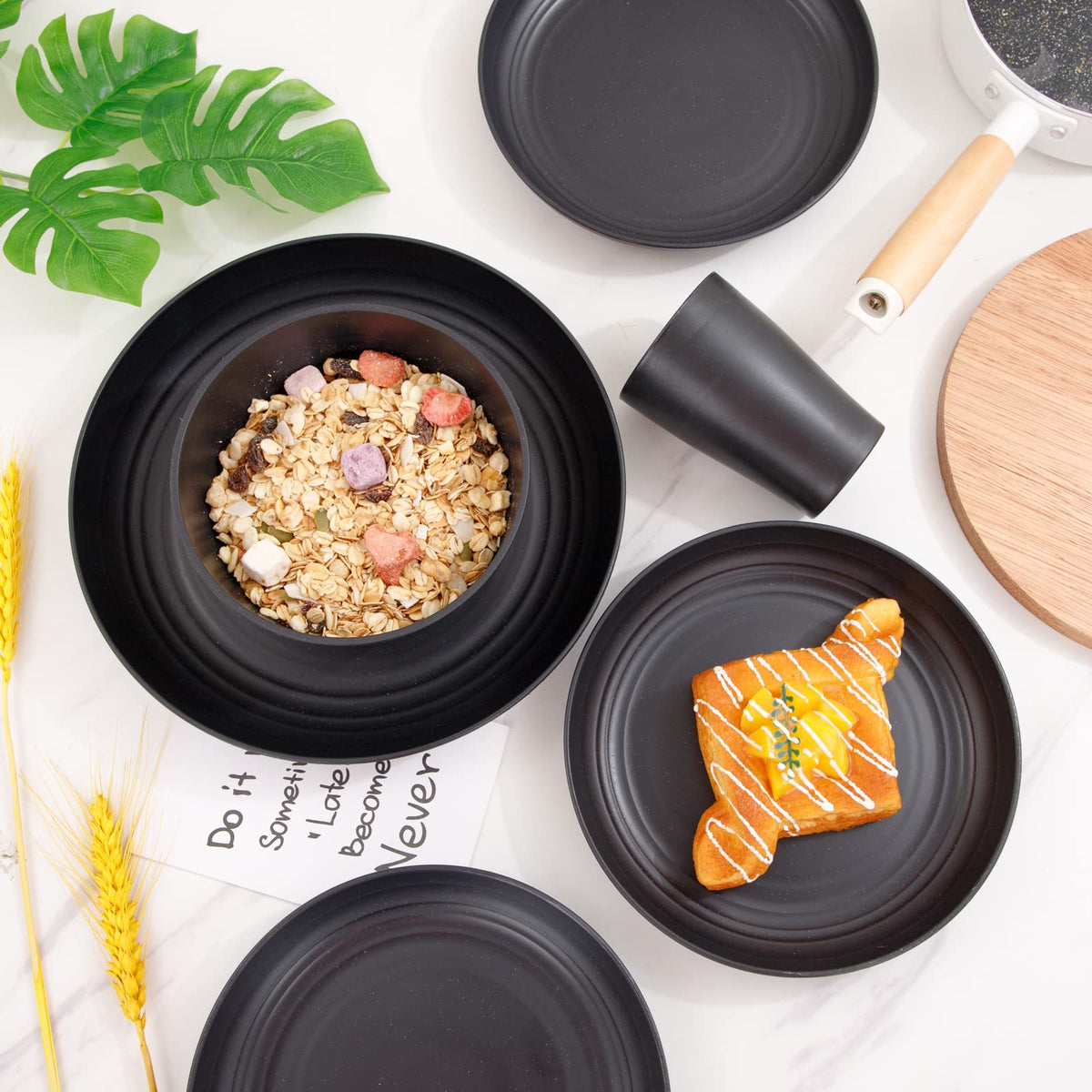 Compact 32-piece Supernal set ready to serve eight