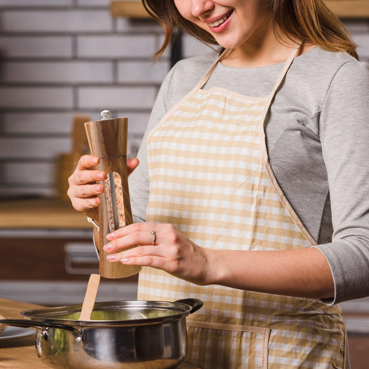 SUPRNN included scoop simplifies refilling salt, pepper, and spices