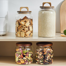 Sweejar airtight lid jar helps prevent dust and moisture in storage.