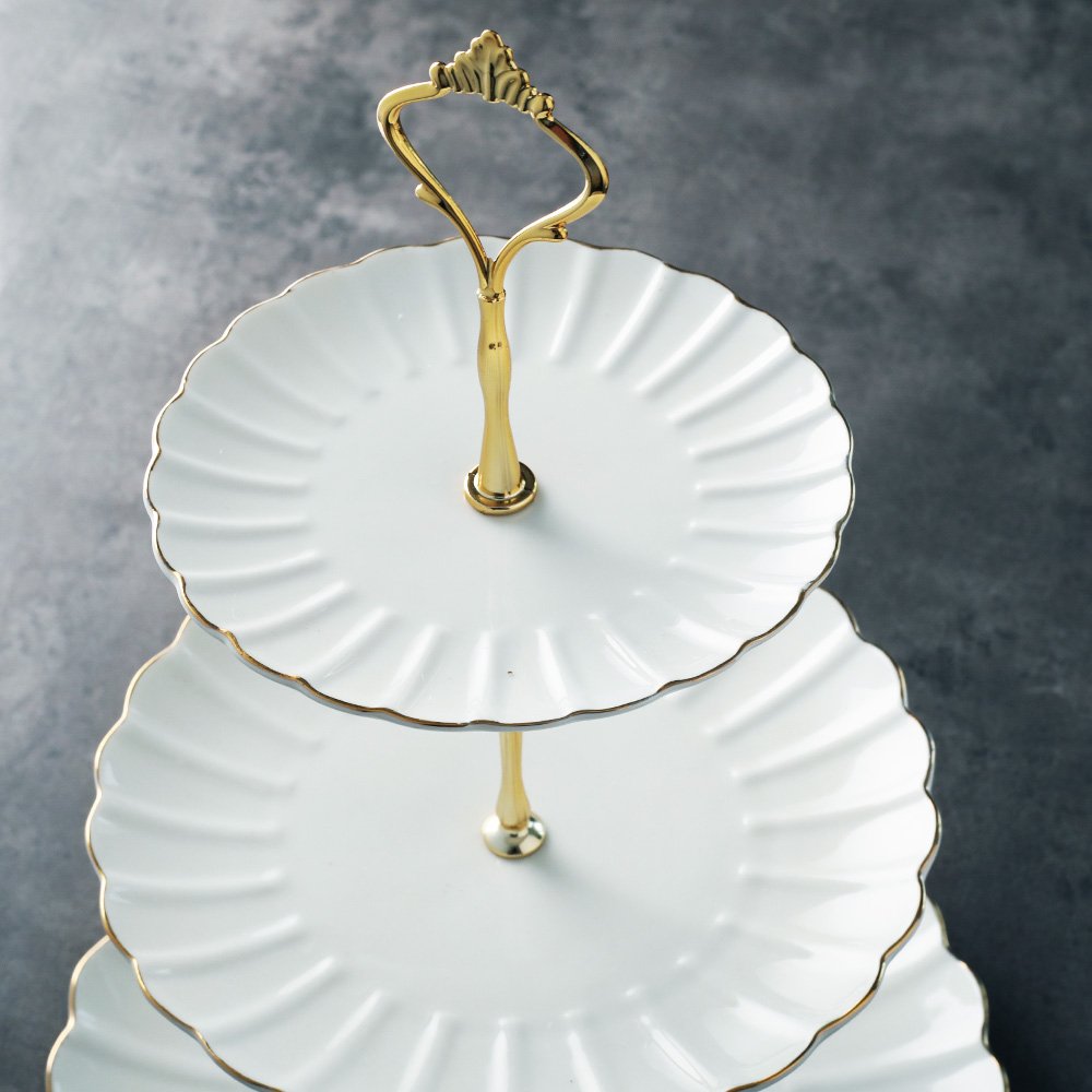 Sweejar dessert stand showcases gold trim and sturdy rack for elegant serving