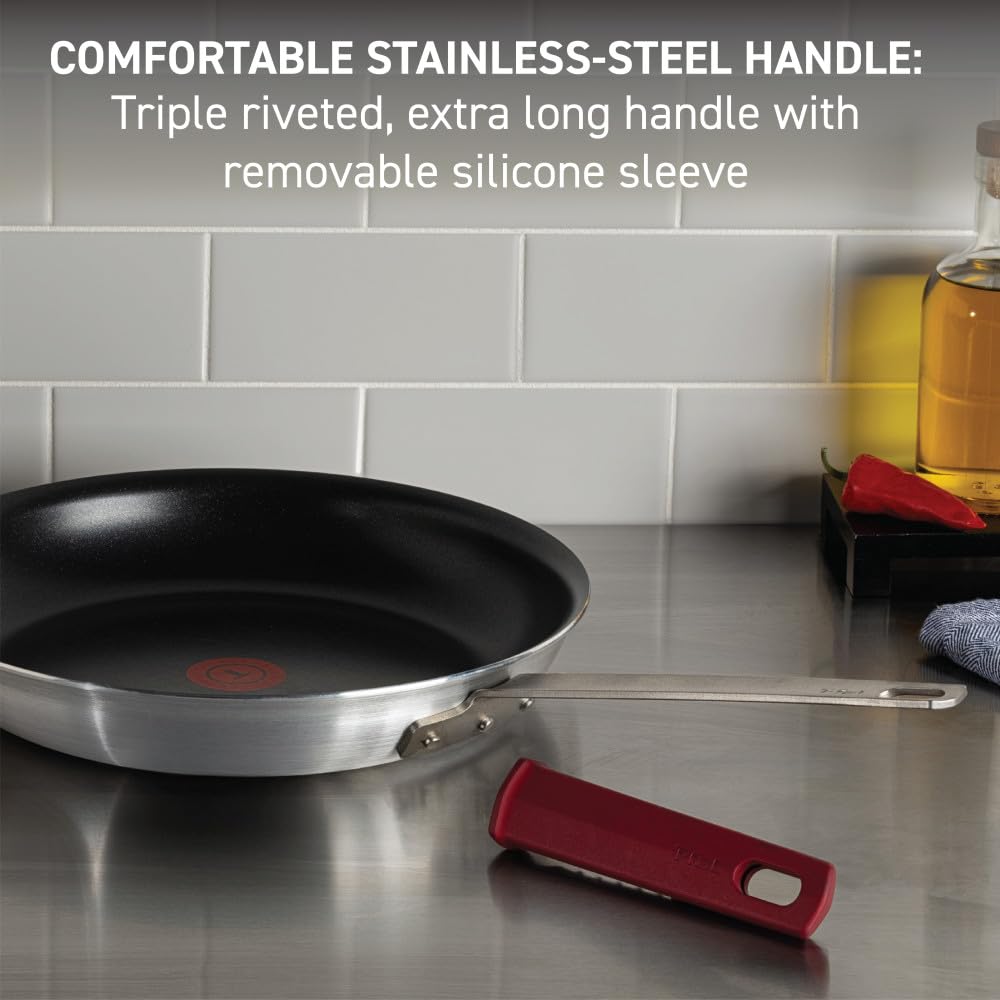 Even heat base of VX3 pan preventing hotspots during cooking