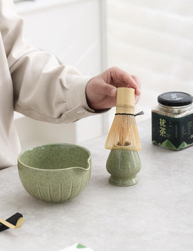 Tang Pin porcelain bowl holds 450 ml for whisked matcha servings.