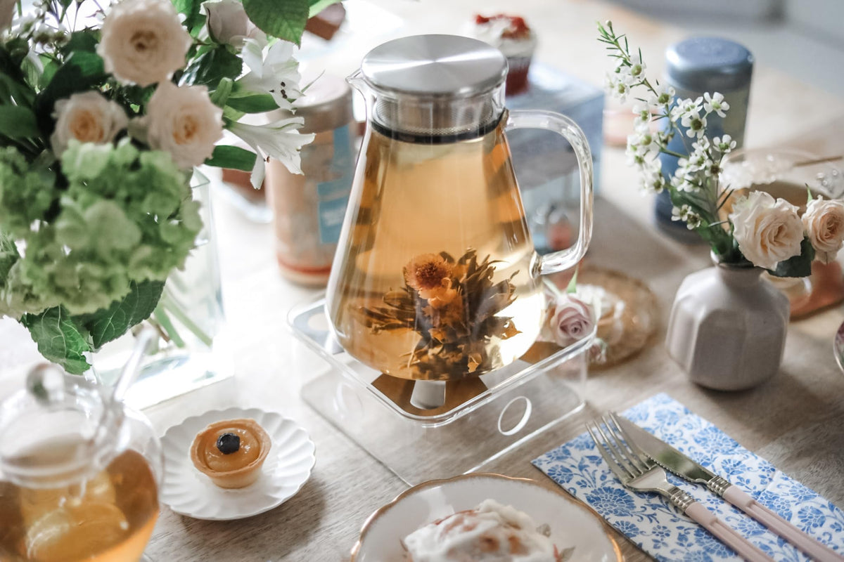 Teabloom 56 oz capacity is great for hosting and serving friends