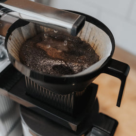 Technivorm Moccamaster KBGV orange stops flow when removing carafe for mess-free serving.