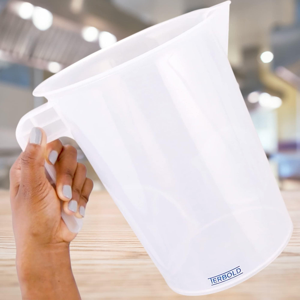 Large-capacity pitcher ideal for bulk mixing in kitchens and labs
