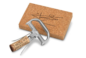 The compact The Durand case supports safe storage and quick use.