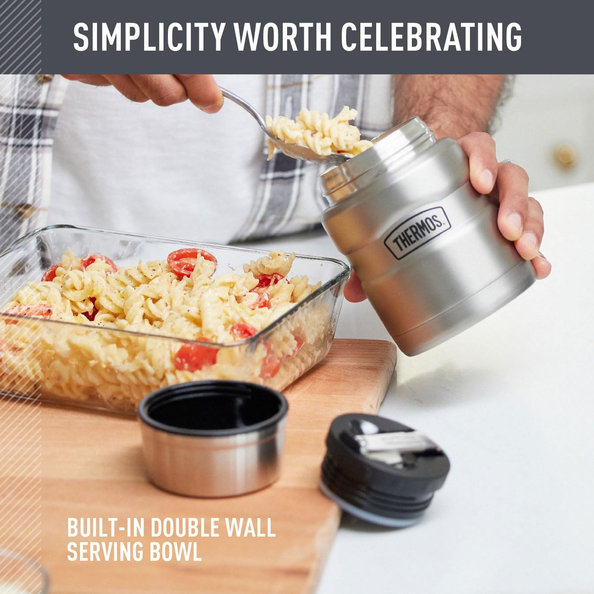 THERMOS Stainless King leak-proof lid demonstrates secure transport and spill prevention.
