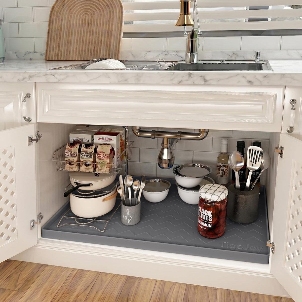 TigeJoy flexible-edge fits pipes and corners for a seamless look.