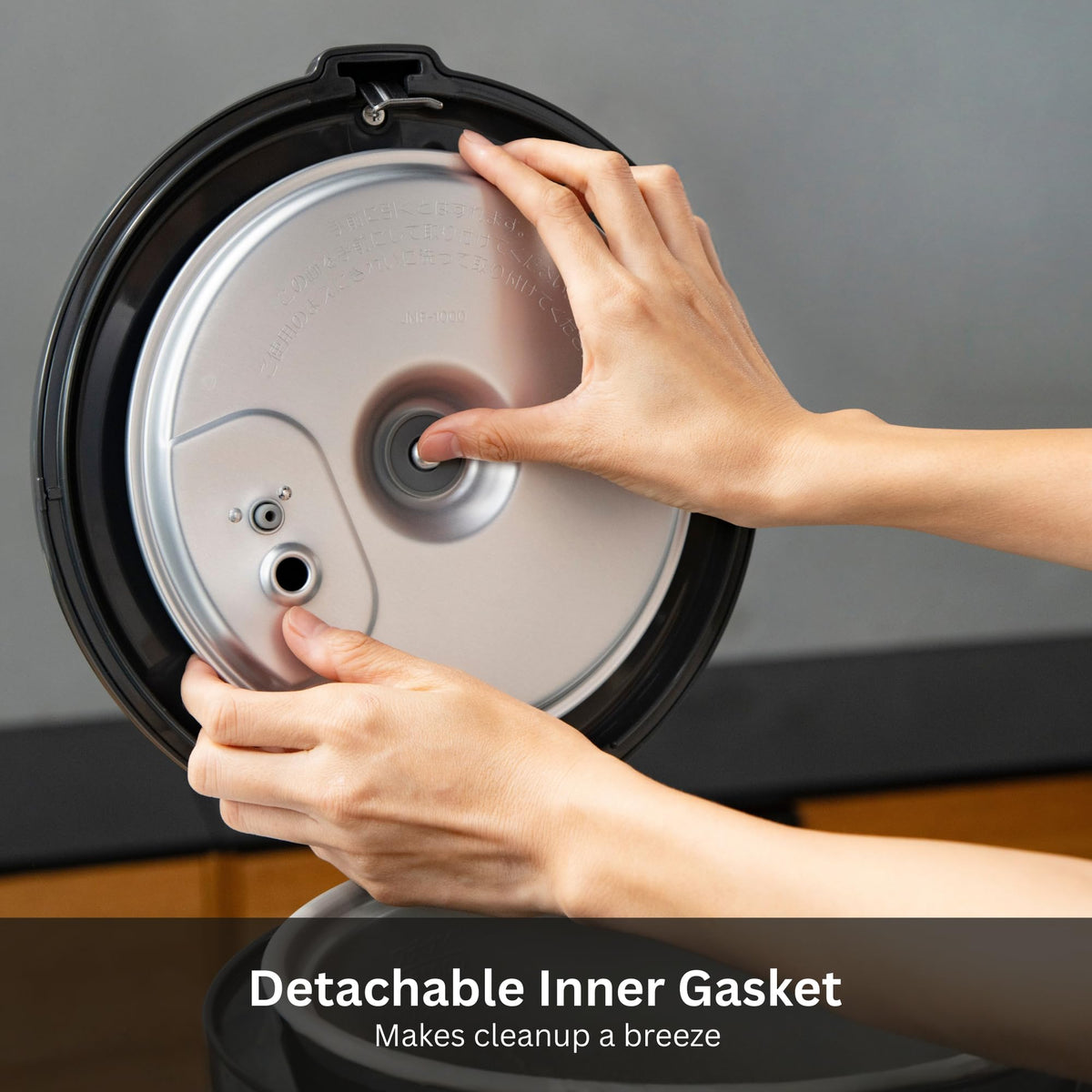 Tiger JNP-S15U-KY removable lid gasket simplifies cleaning.