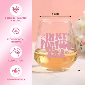 TrophyToast crystal-clear wine glass close-up shows angular bowl and slim walls.