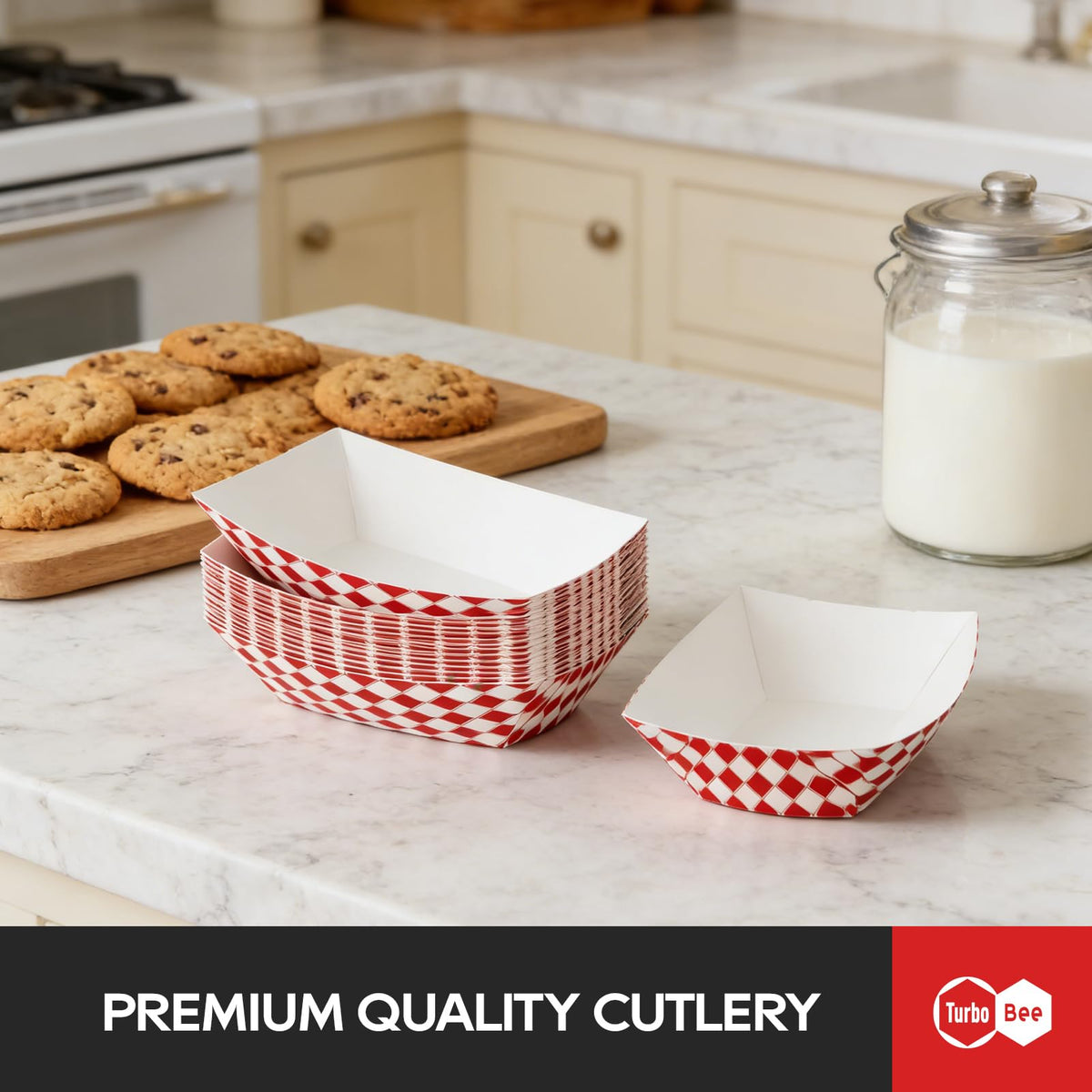 Turbo Bee tray with hot dogs, sturdy edge protects against spills during busy shifts.