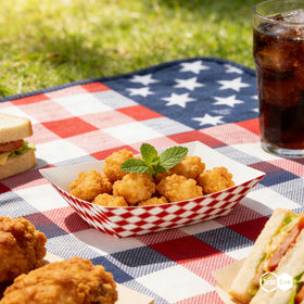 Turbo Bee tray for tacos, durable edges prevent leaks in busy concession lines.