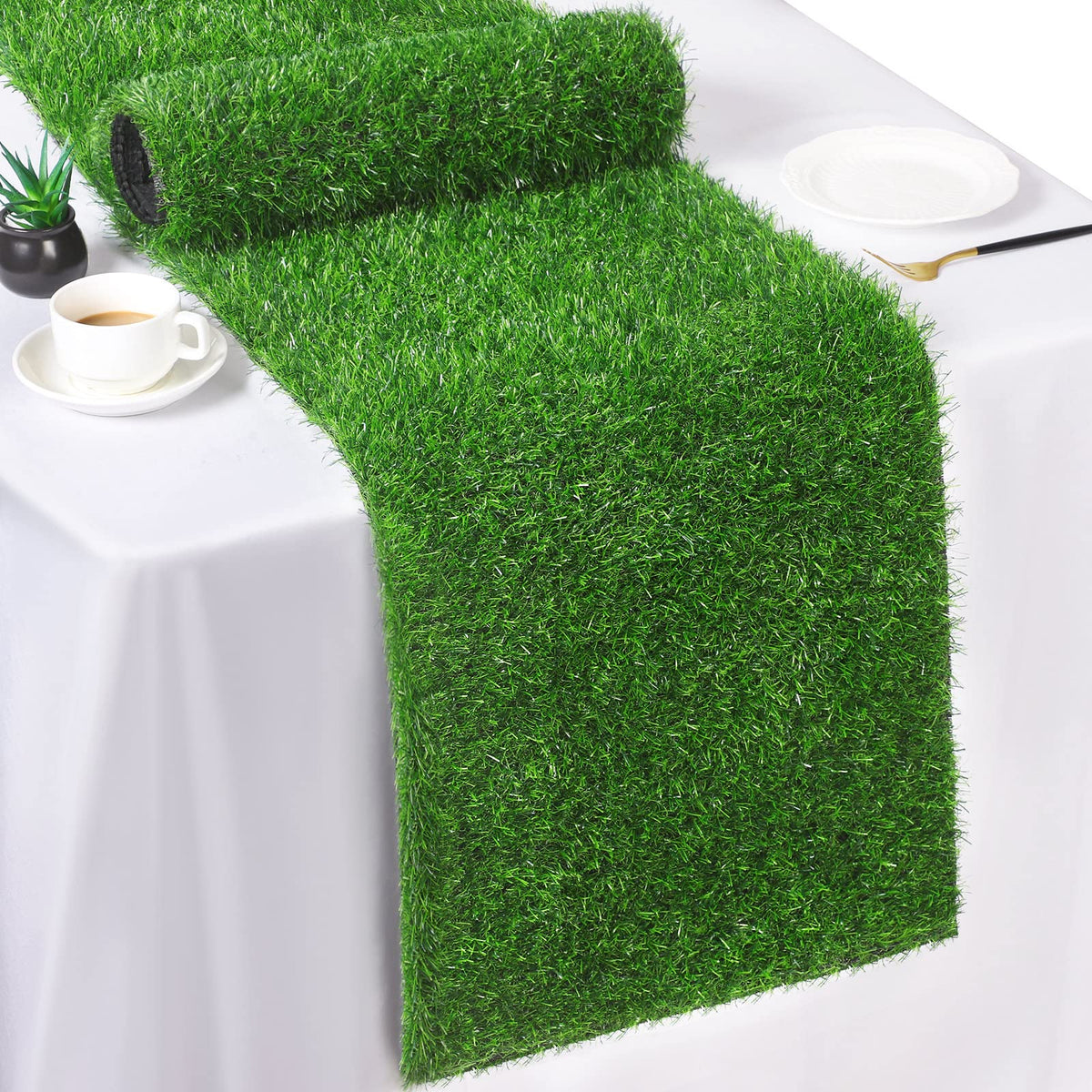 TURSTIN artificial grass table runner with natural-green texture for elegant tables.