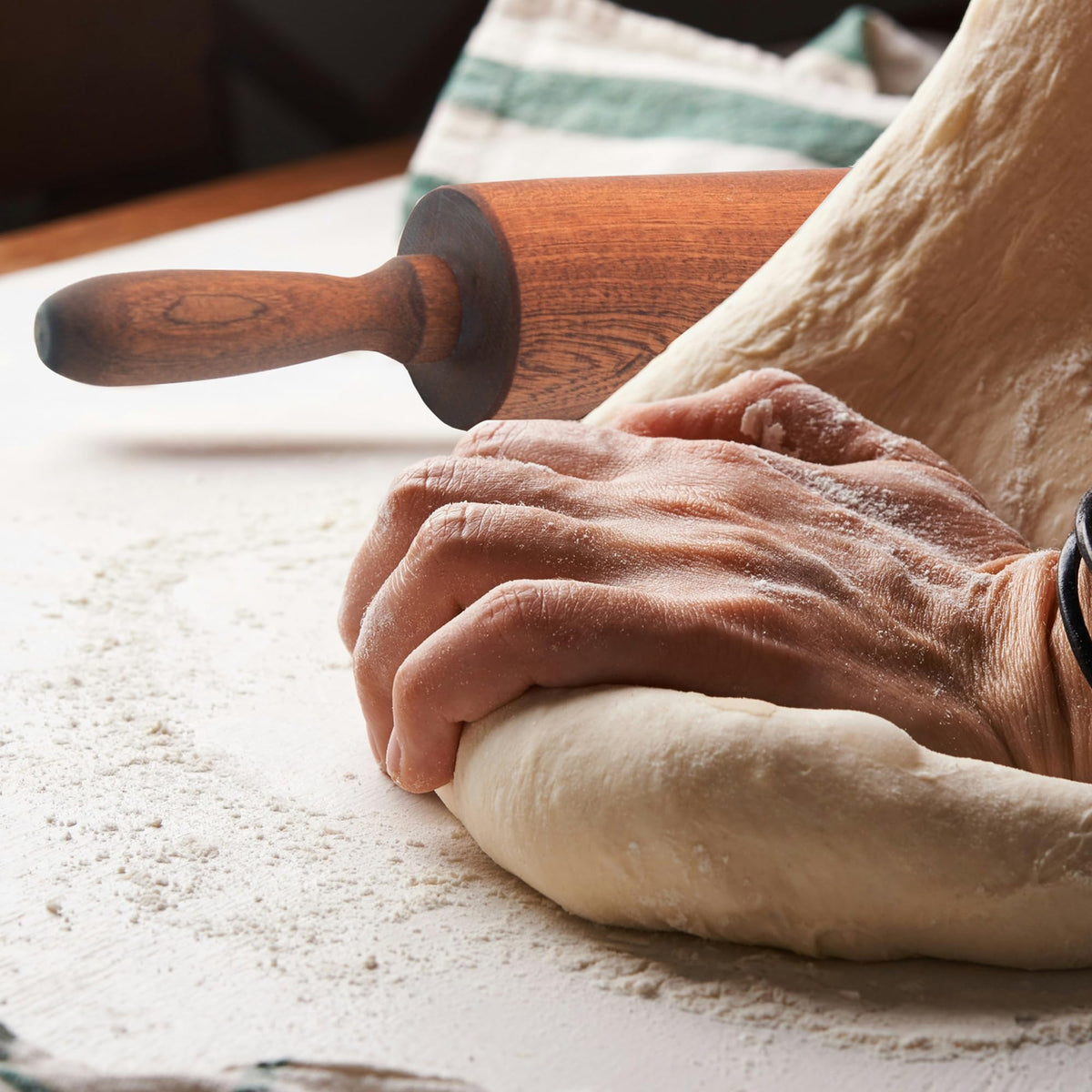 TUSIWIT rolling pin on dough demonstrates even thickness and precise control.