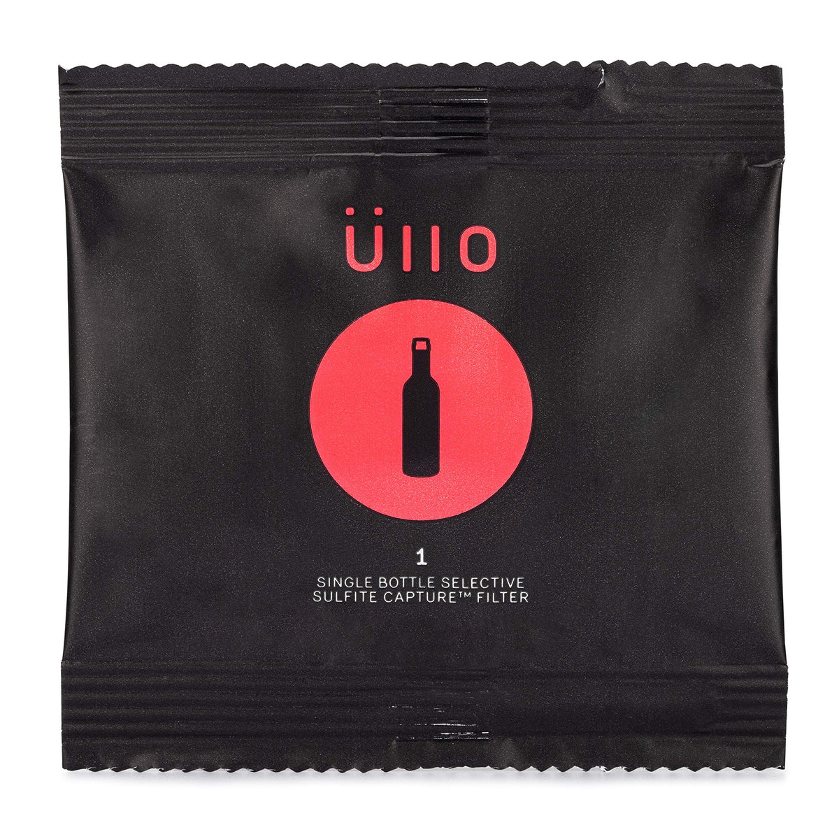 Üllo filter in use during a pour reveals enhanced wine aroma and balance.