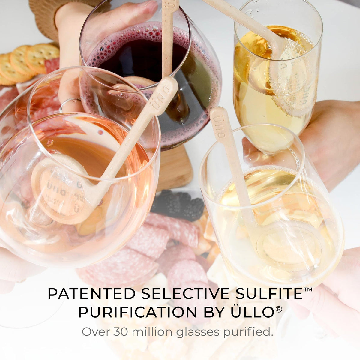 Üllo Uno wand gliding through a glass for better aeration and balance.