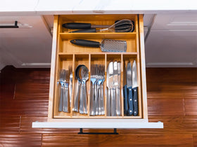 Easy cleaning and maintenance quick view of the Umilife bamboo organizer