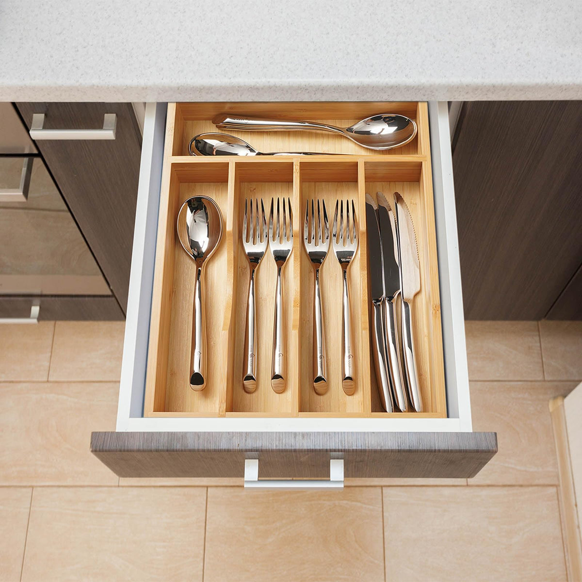 Umilife bamboo organizer is easy to wipe clean with a damp cloth.