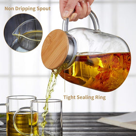 Removable bamboo lid on the Unbreakable teapot enhances safe pouring and easy lid removal.