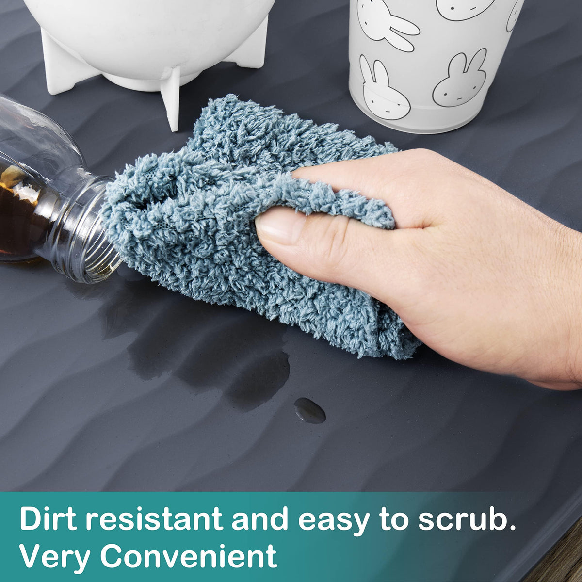 URMONA silicone mat easy to wipe clean and reuse.